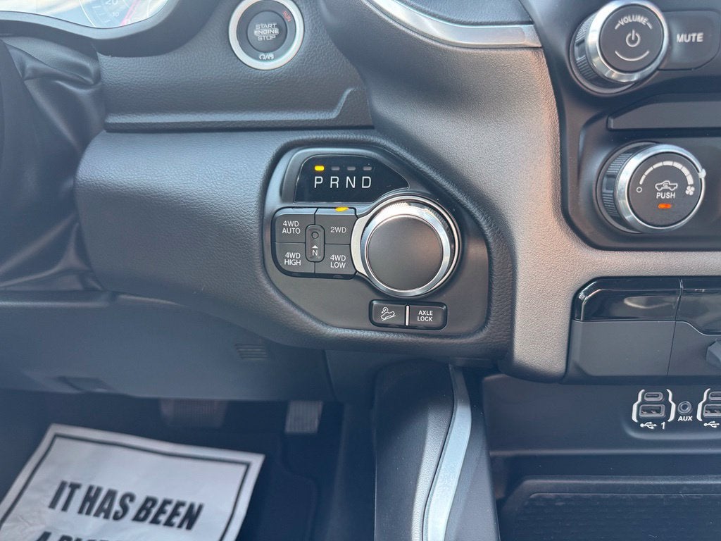 2022 RAM 1500 Big Horn Quad Cab 4x4 6'4" Box