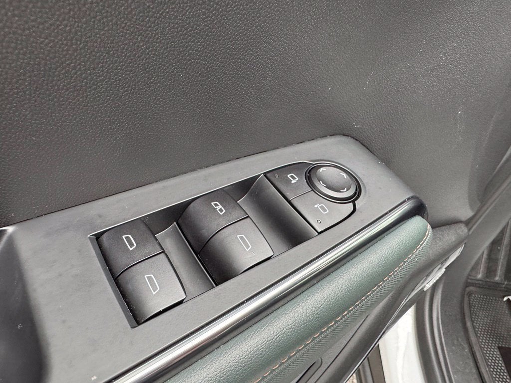 2025 GMC Acadia AT4
