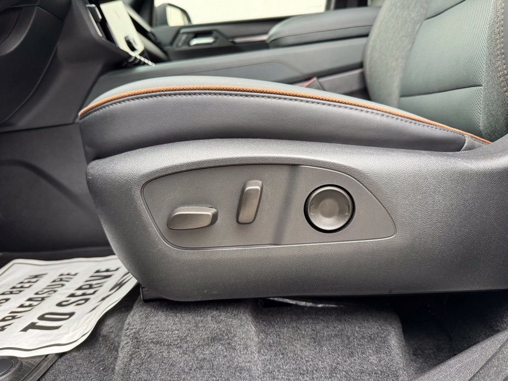 2025 GMC Acadia AT4