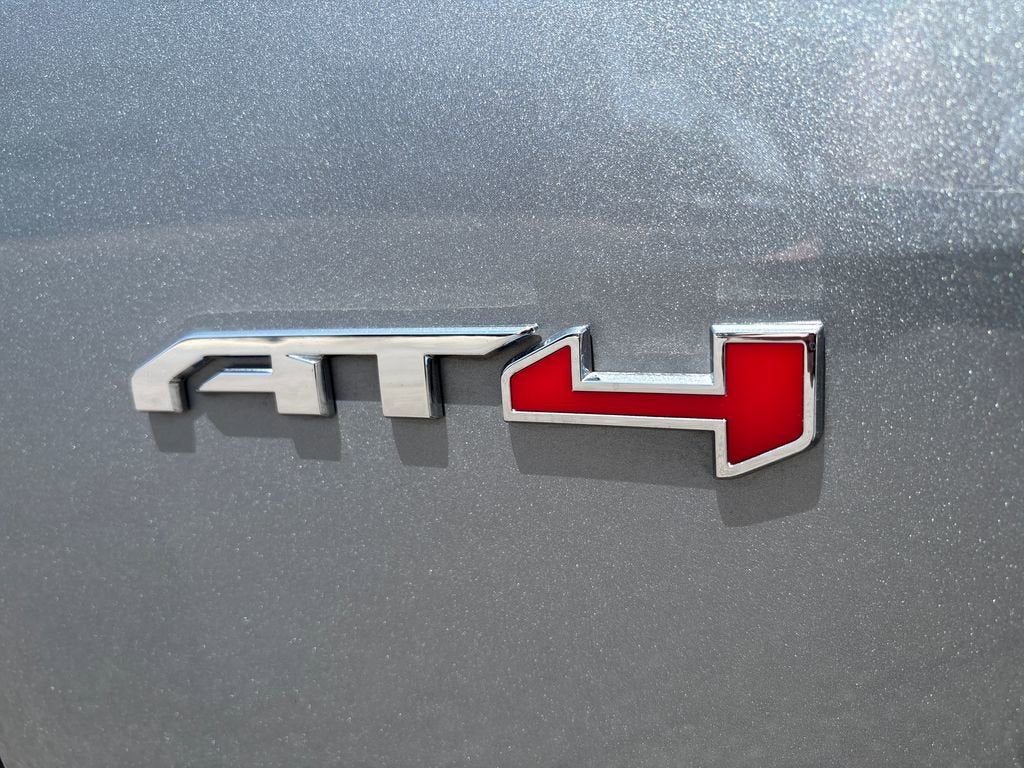 2025 GMC Acadia AT4