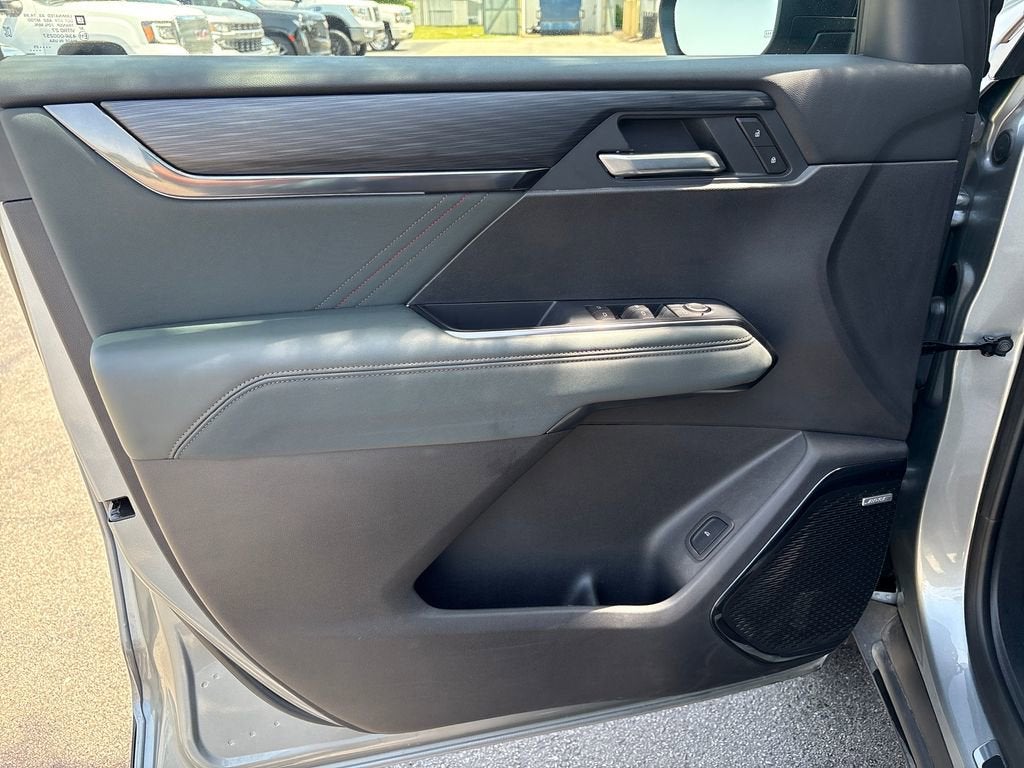 2025 GMC Acadia AT4