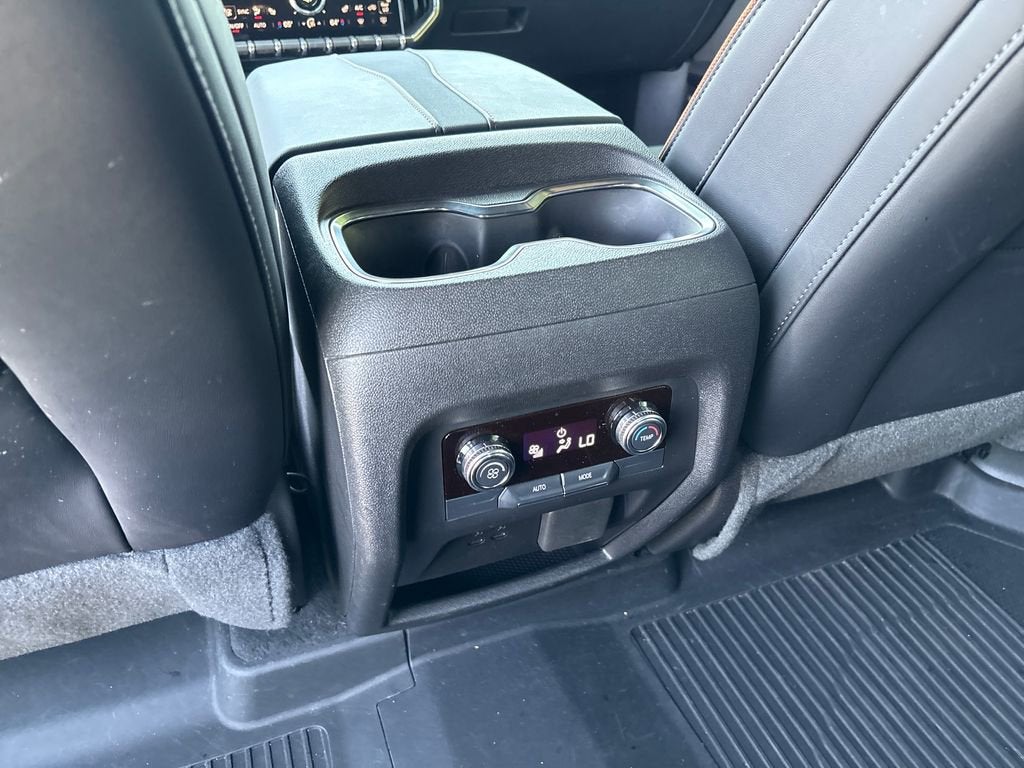 2025 GMC Acadia AT4