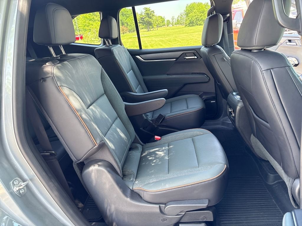 2025 GMC Acadia AT4