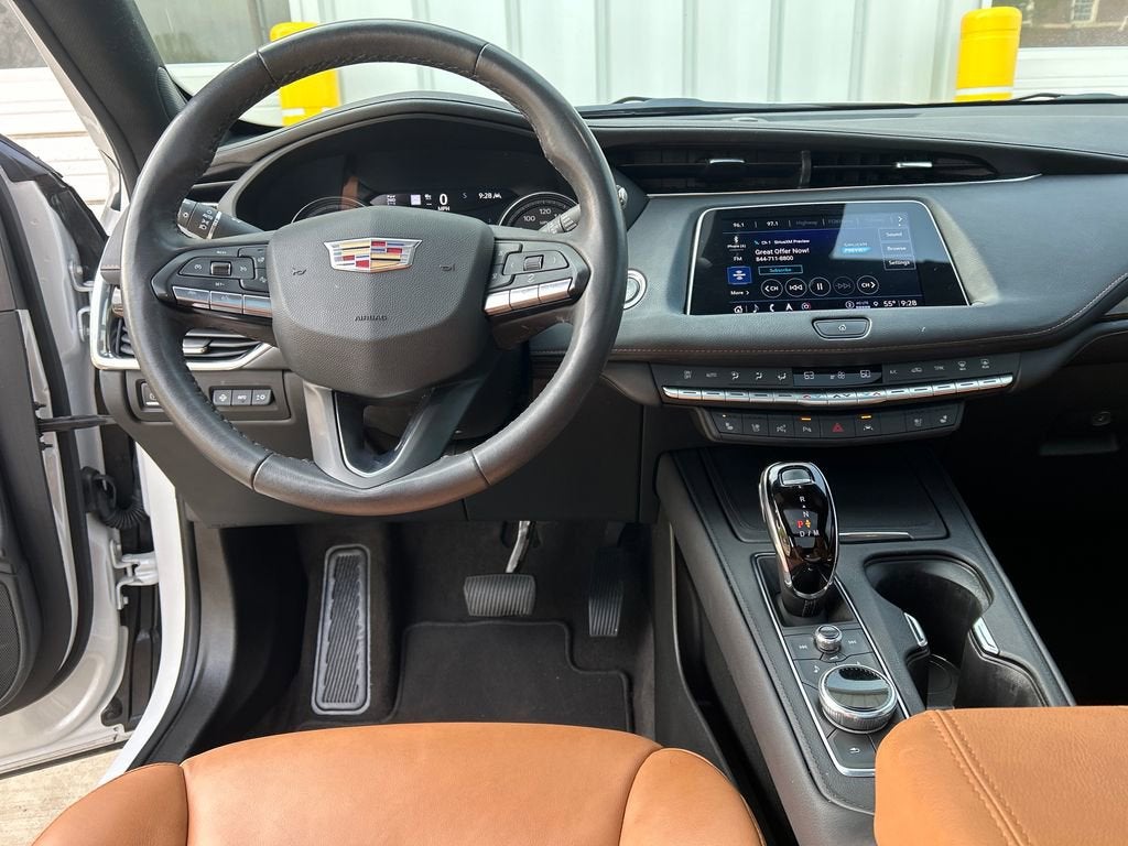 2023 Cadillac XT4 Premium Luxury