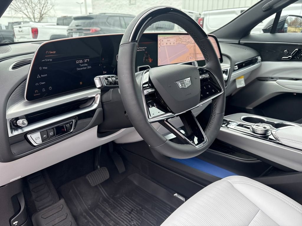 2025 Cadillac LYRIQ Luxury 2