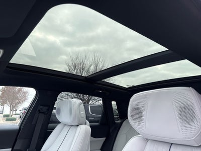 2025 Cadillac LYRIQ Luxury 2