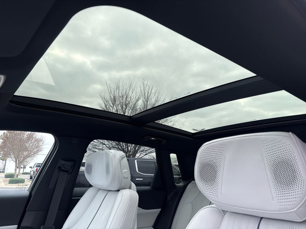 2025 Cadillac LYRIQ Luxury 2