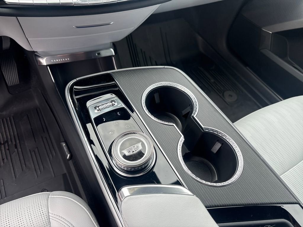 2025 Cadillac LYRIQ Luxury 2