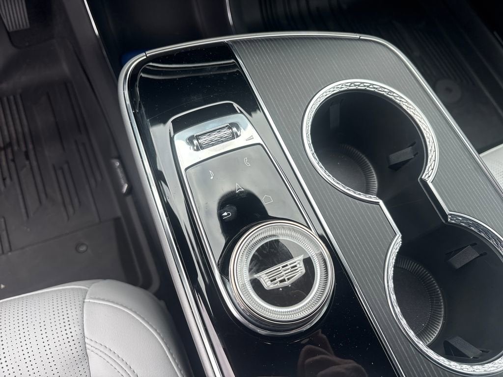 2025 Cadillac LYRIQ Luxury 2