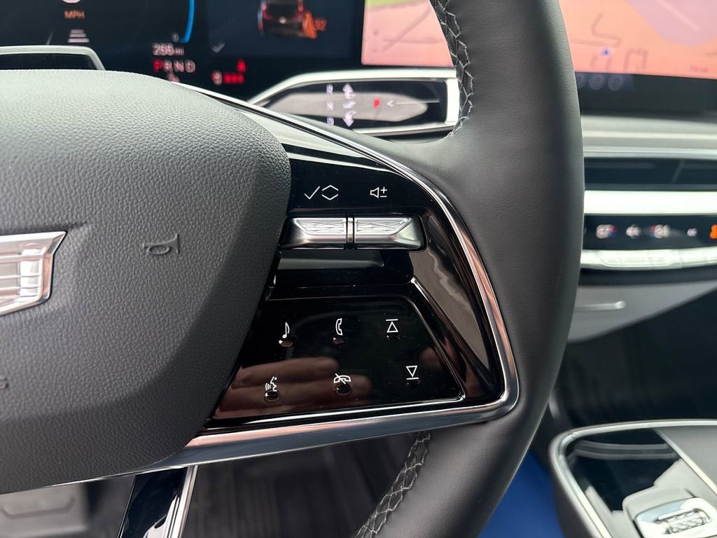 2025 Cadillac LYRIQ Luxury 2