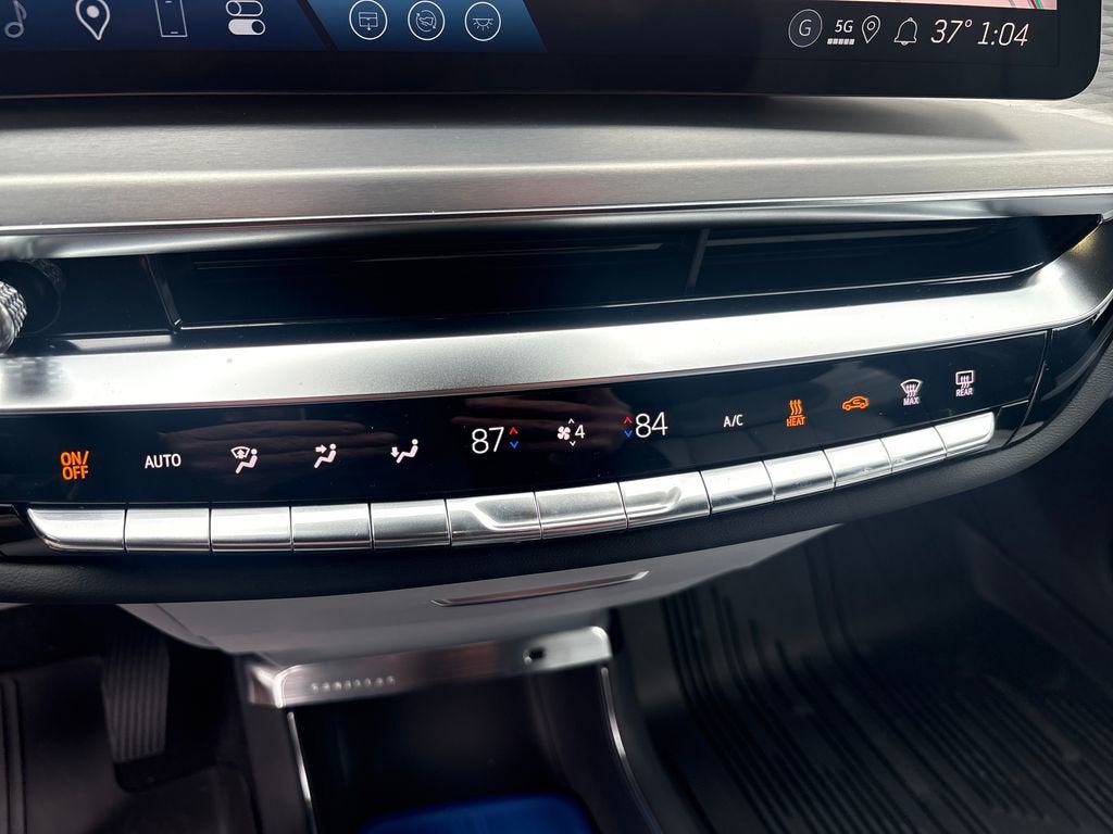 2025 Cadillac LYRIQ Luxury 2