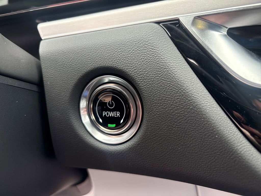 2025 Cadillac LYRIQ Luxury 2