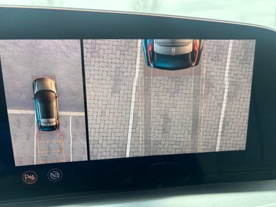 2025 Cadillac LYRIQ Luxury 2