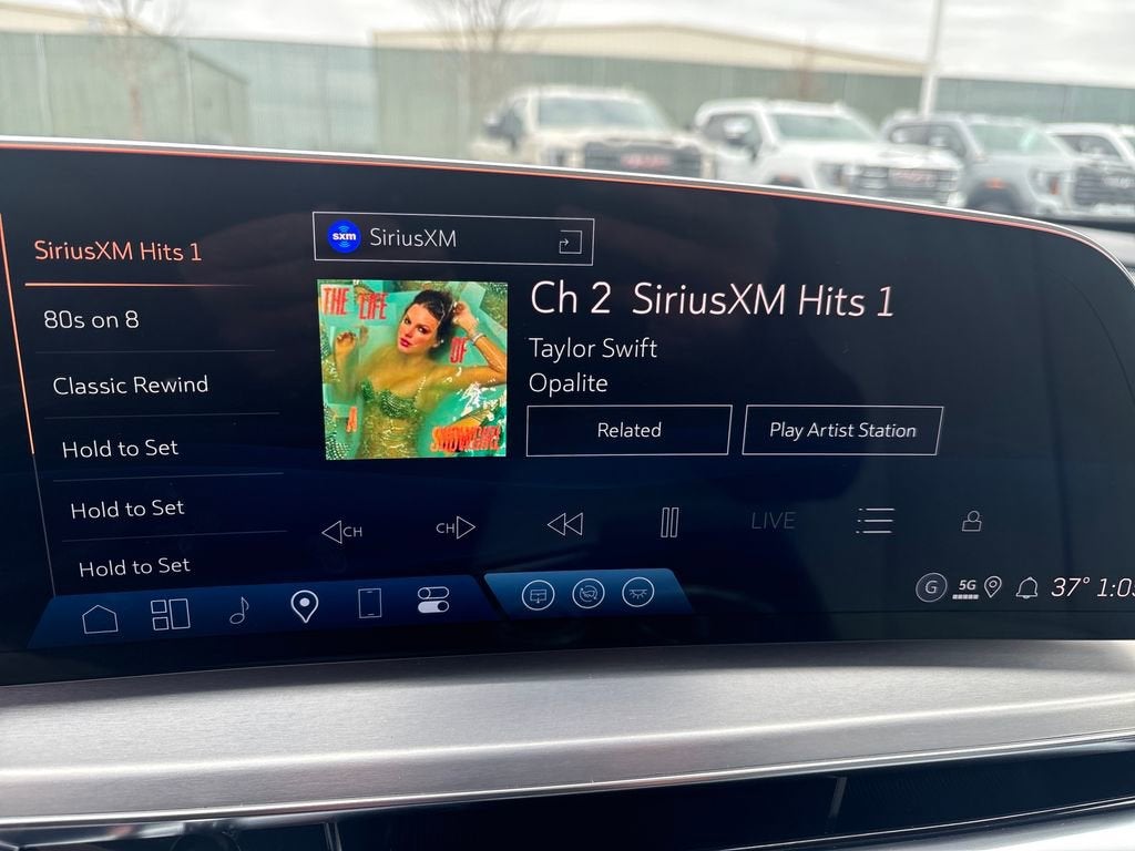 2025 Cadillac LYRIQ Luxury 2