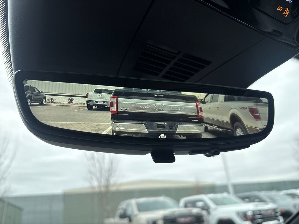 2025 Cadillac LYRIQ Luxury 2