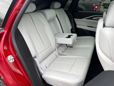 2025 Cadillac LYRIQ Luxury 2