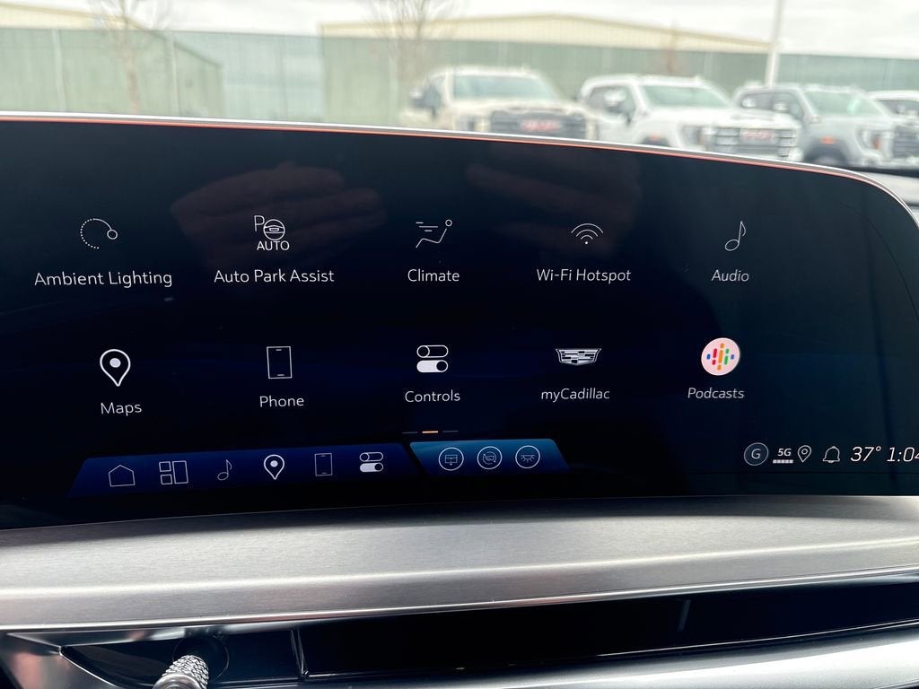 2025 Cadillac LYRIQ Luxury 2