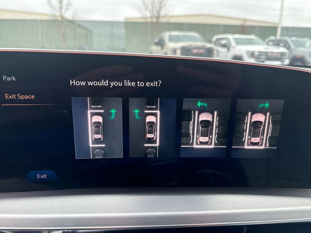 2025 Cadillac LYRIQ Luxury 2