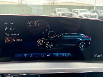 2025 Cadillac LYRIQ Luxury 2