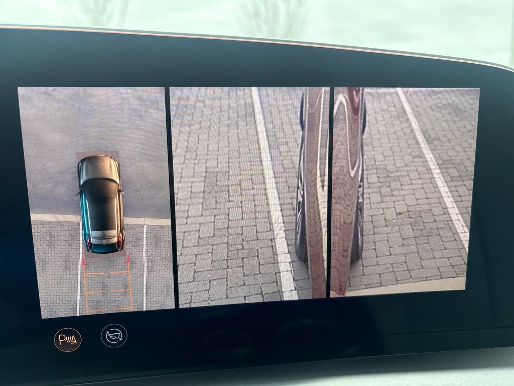 2025 Cadillac LYRIQ Luxury 2