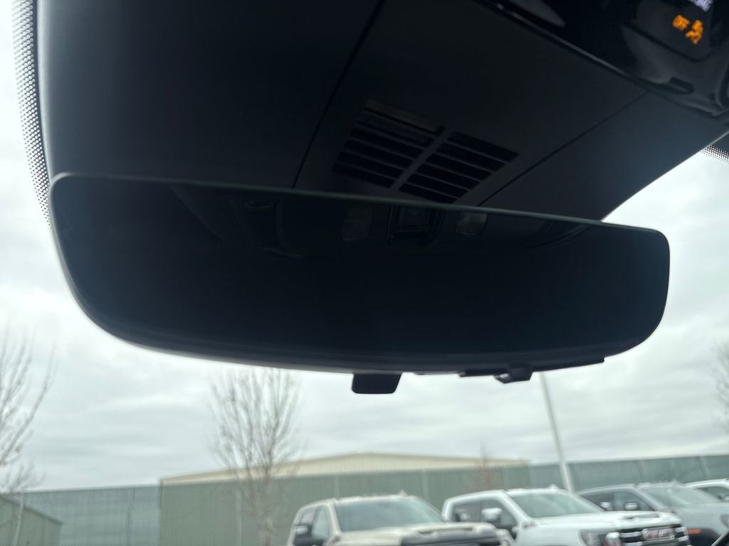 2025 Cadillac LYRIQ Luxury 2