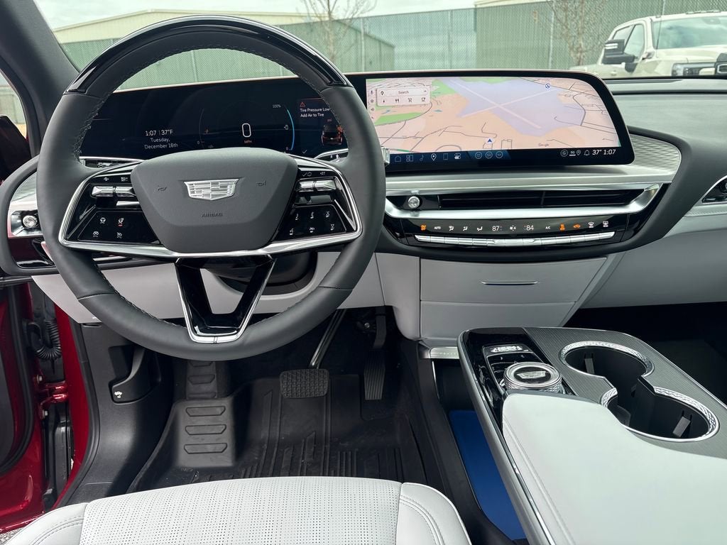 2025 Cadillac LYRIQ Luxury 2