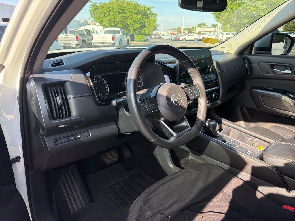 2022 Nissan Pathfinder SL