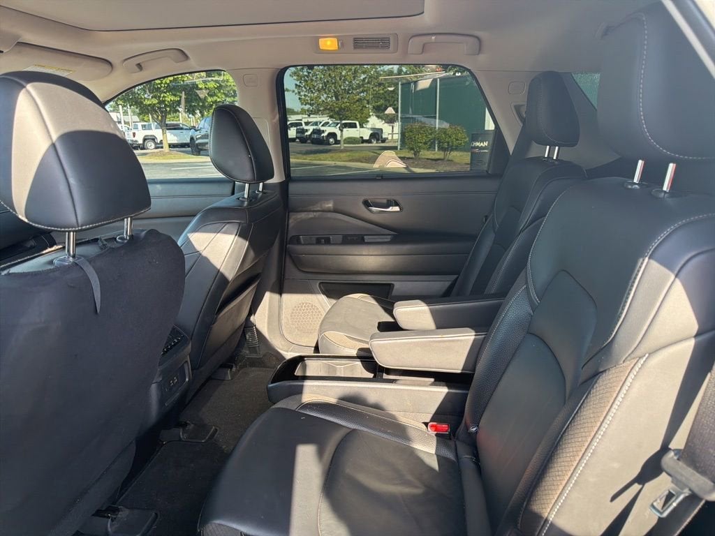 2022 Nissan Pathfinder SL