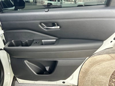 2022 Nissan Pathfinder SL 2WD