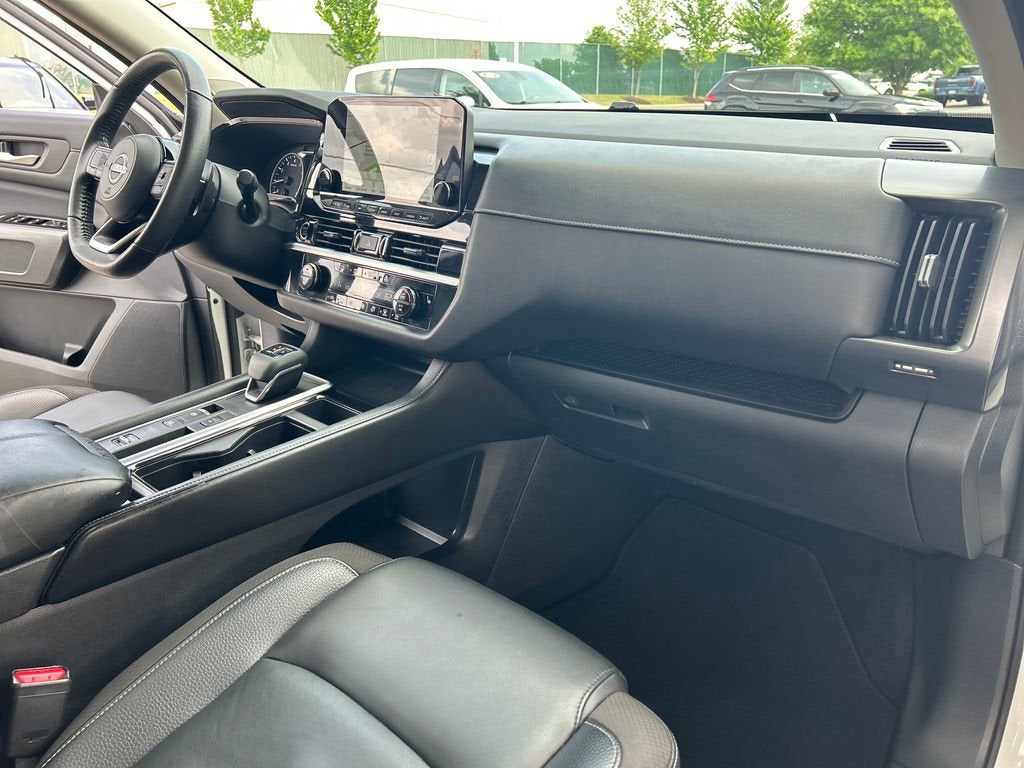 2022 Nissan Pathfinder SL 2WD