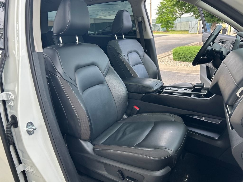 2022 Nissan Pathfinder SL 2WD
