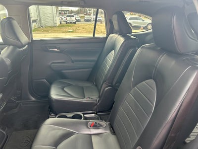 2022 Toyota Highlander Hybrid XLE