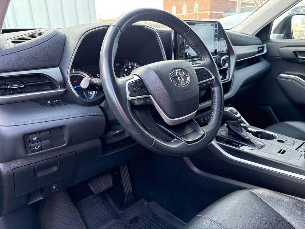 2022 Toyota Highlander Hybrid XLE