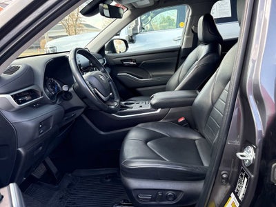 2022 Toyota Highlander Hybrid XLE