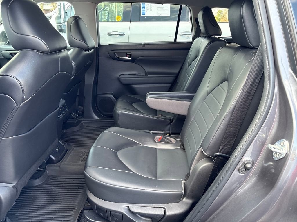 2022 Toyota Highlander Hybrid XLE