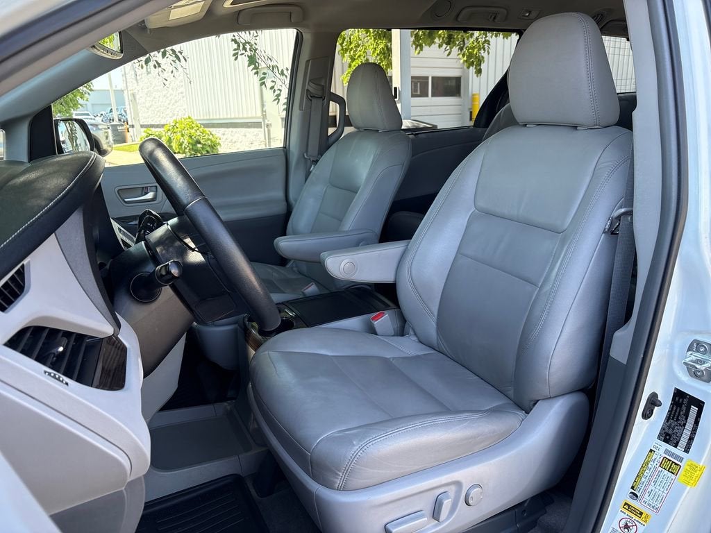 2017 Toyota Sienna Limited 7 Passenger