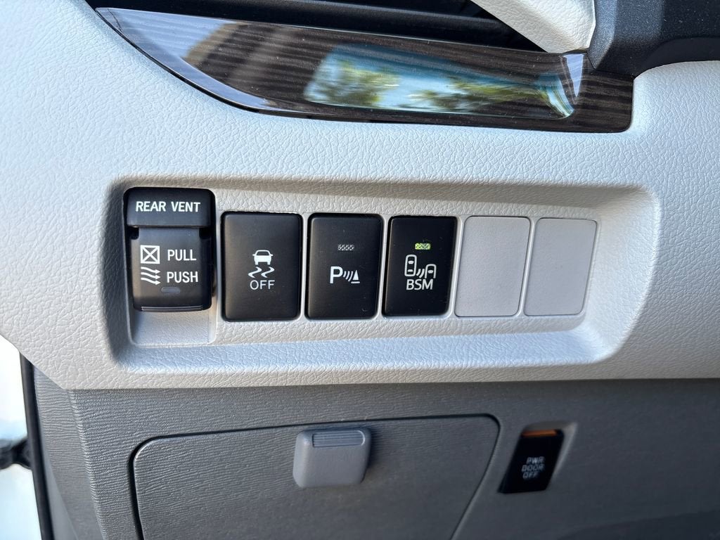 2017 Toyota Sienna Limited 7 Passenger