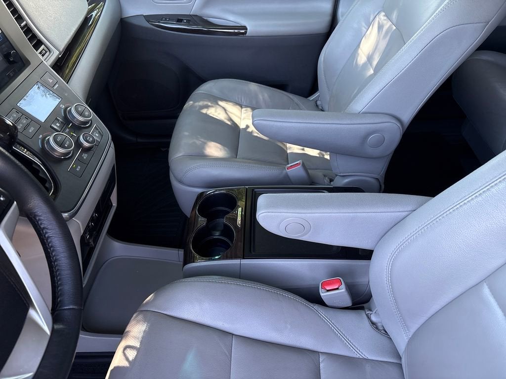 2017 Toyota Sienna Limited 7 Passenger