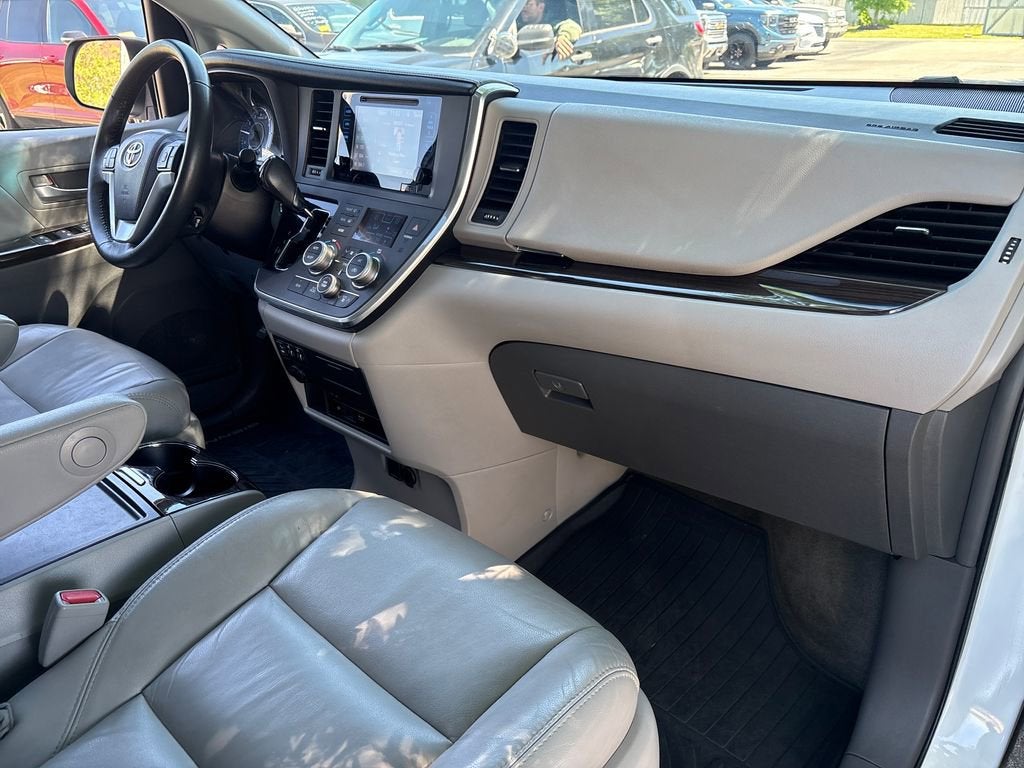 2017 Toyota Sienna Limited 7 Passenger