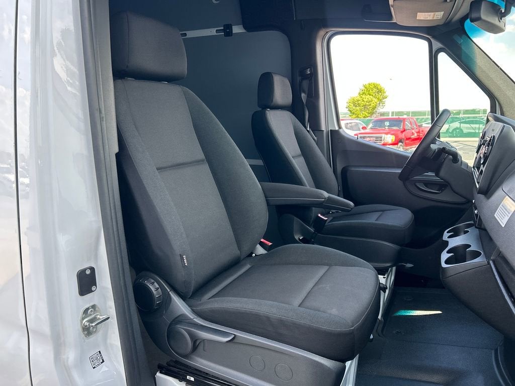 2025 Mercedes-Benz Sprinter Cargo Van Base
