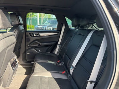 2023 Porsche Cayenne Platinum Edition