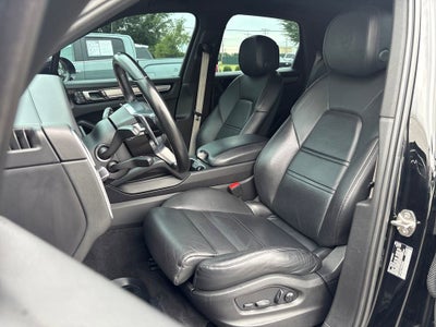 2023 Porsche Cayenne Platinum Edition