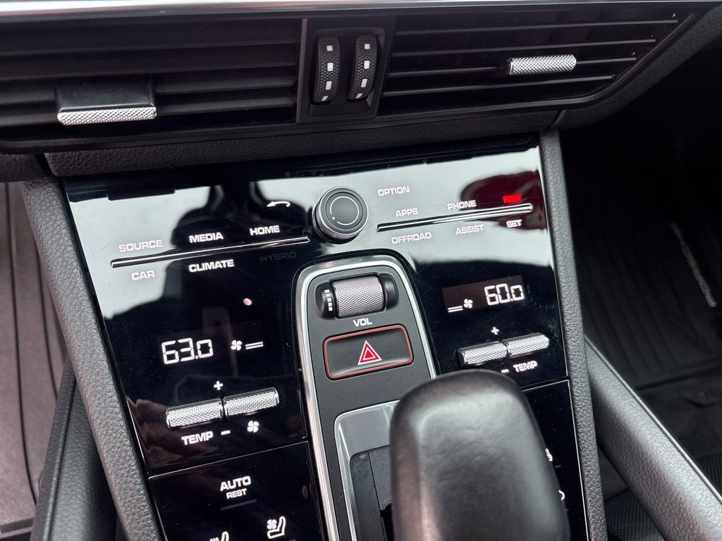 2023 Porsche Cayenne Platinum Edition