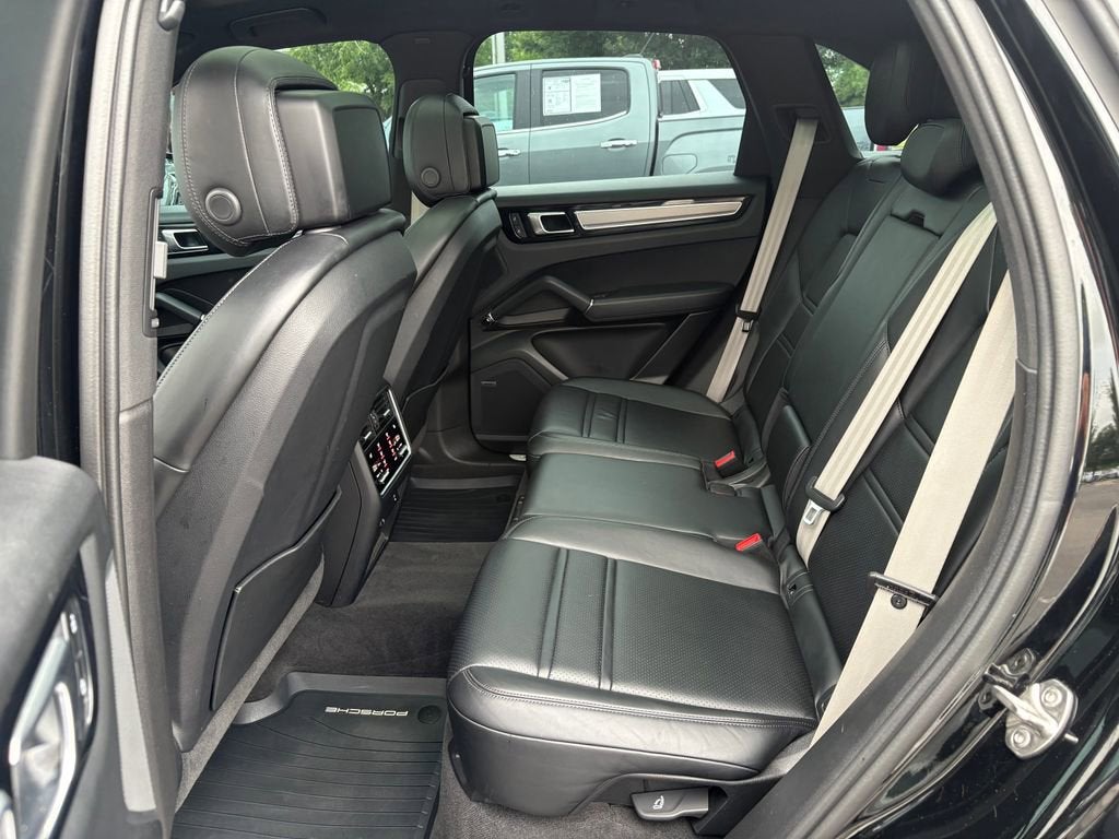 2023 Porsche Cayenne Platinum Edition