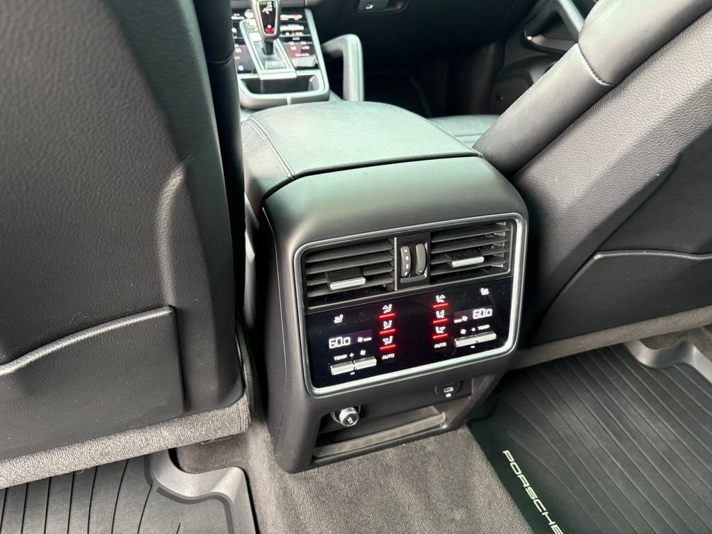 2023 Porsche Cayenne Platinum Edition