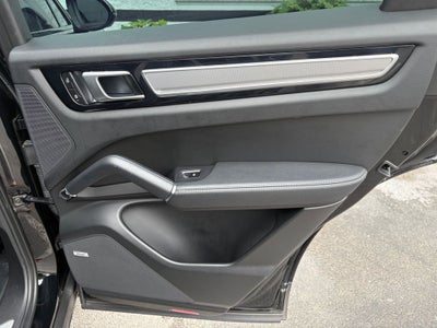 2023 Porsche Cayenne Platinum Edition