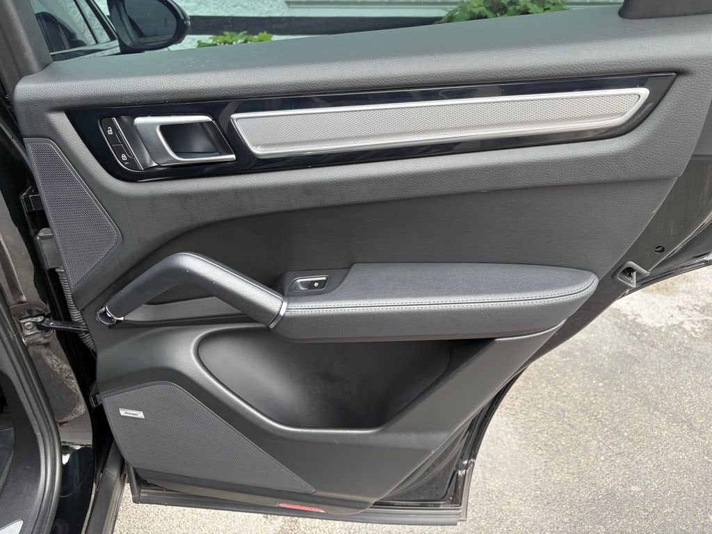 2023 Porsche Cayenne Platinum Edition