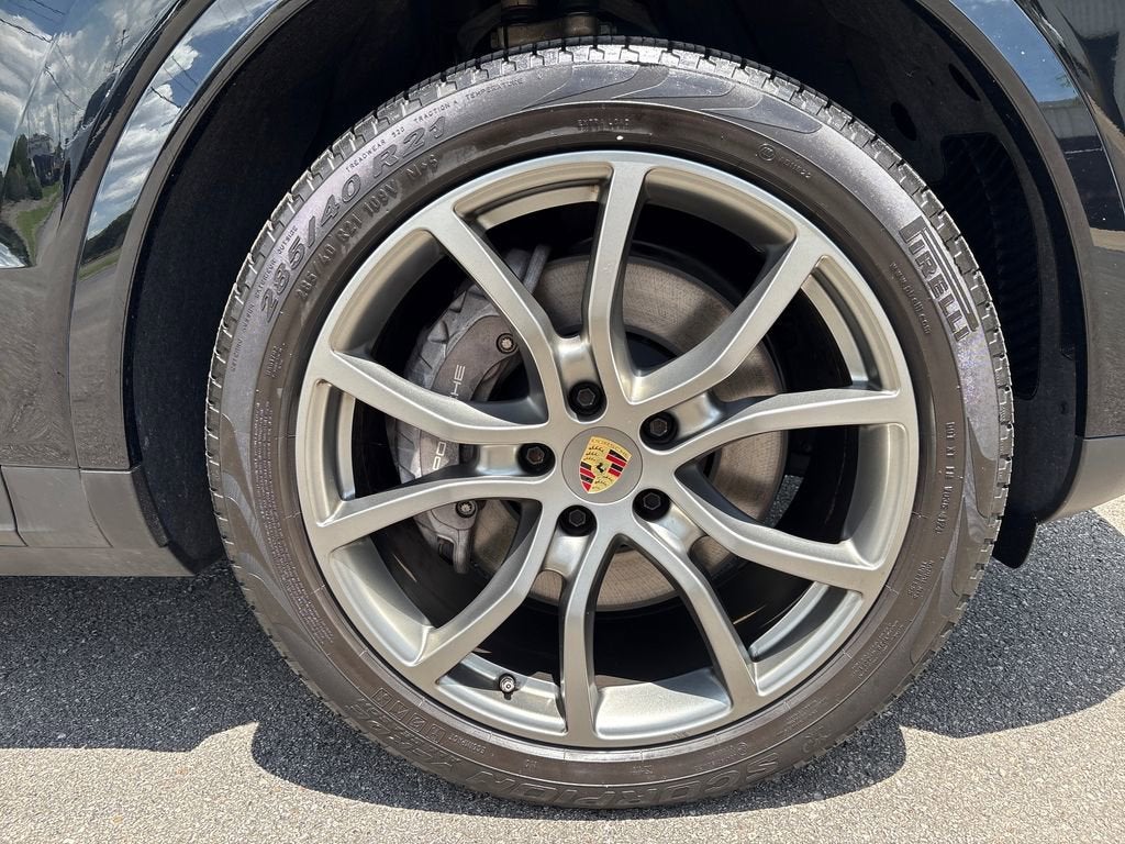 2023 Porsche Cayenne Platinum Edition
