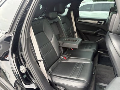 2023 Porsche Cayenne Platinum Edition