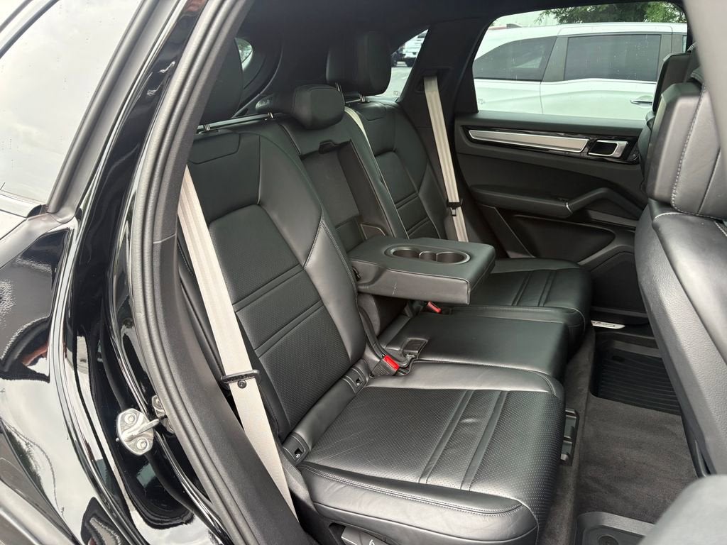 2023 Porsche Cayenne Platinum Edition